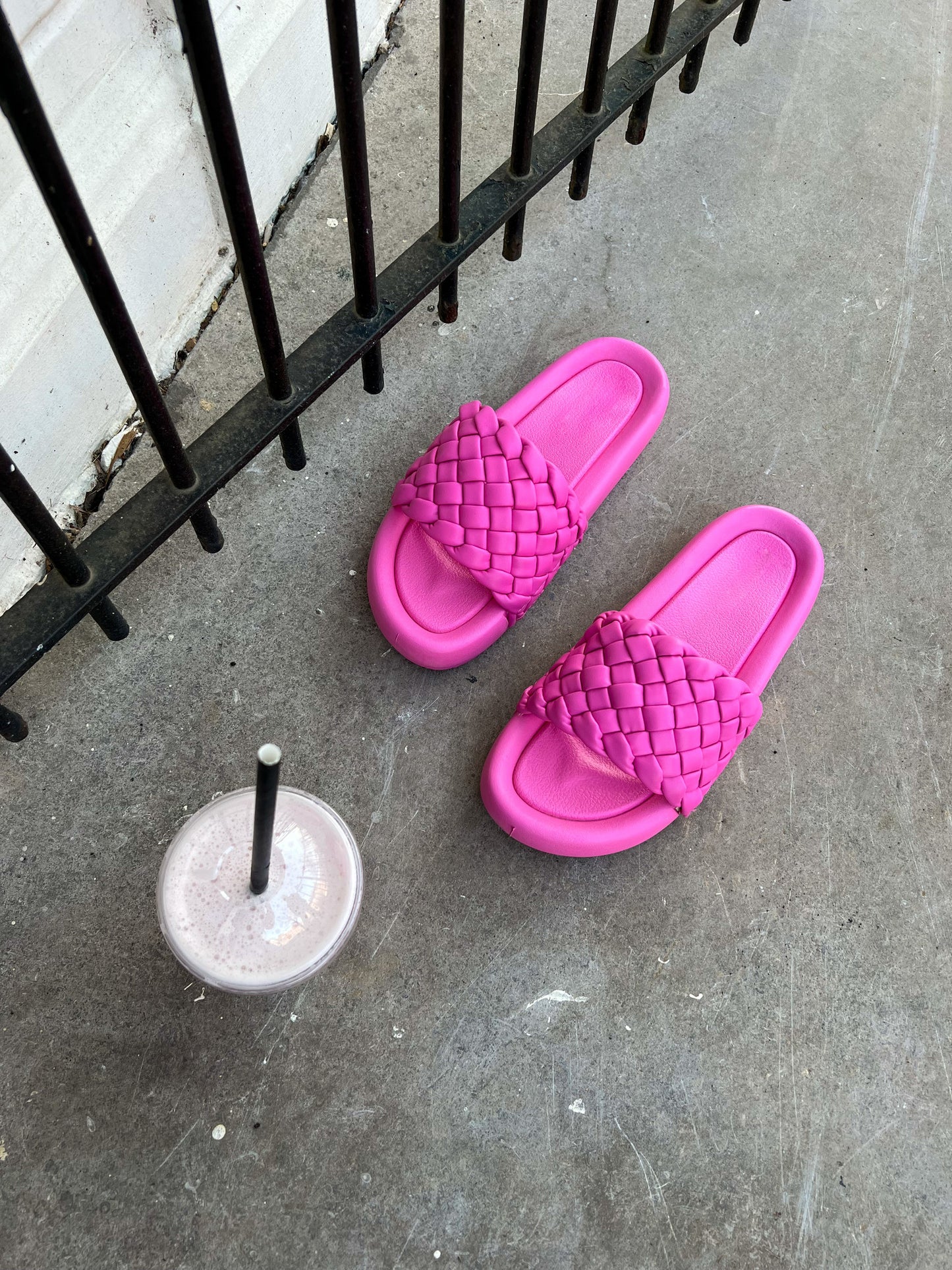BRAID SLIDES PINK
