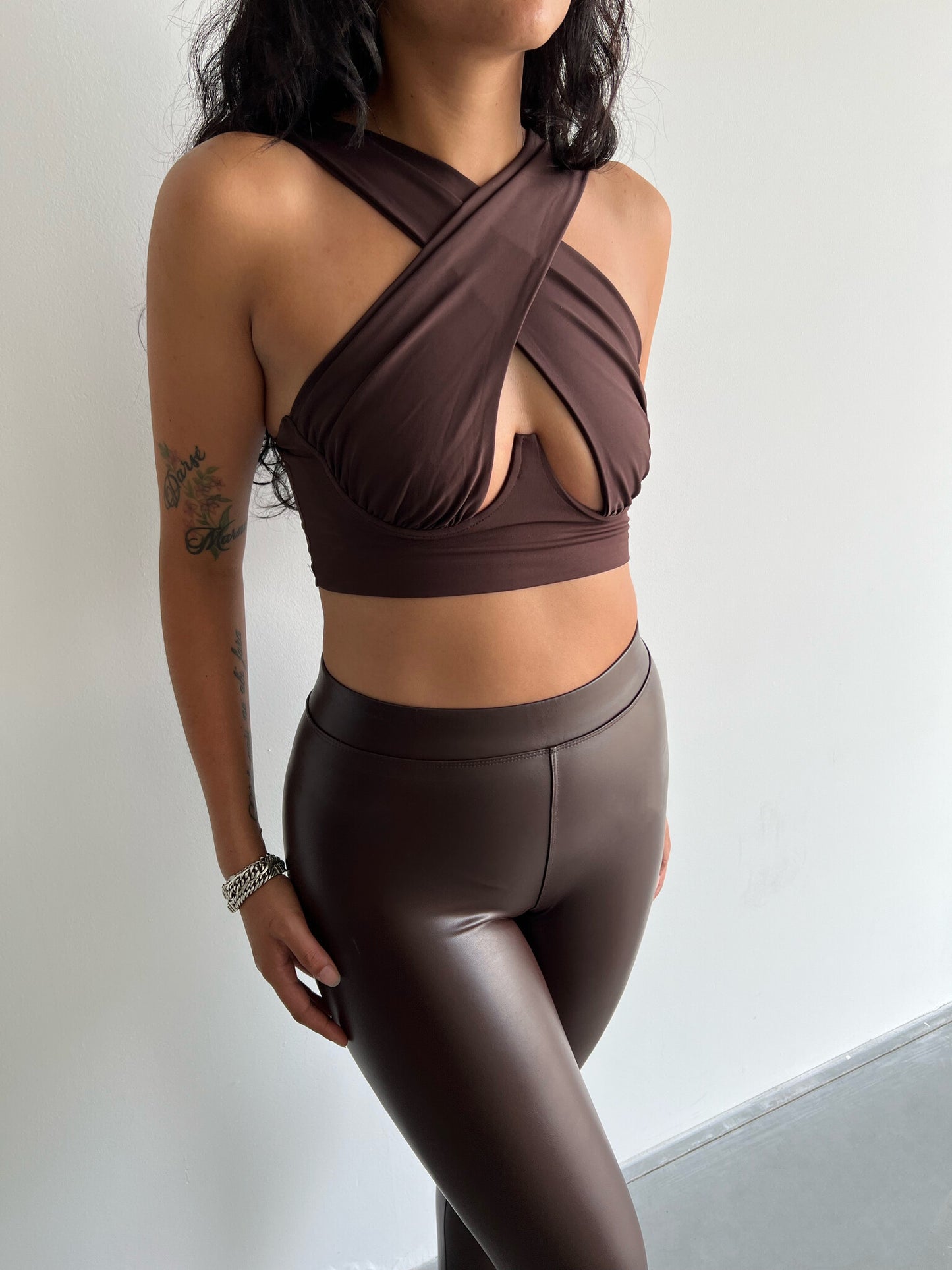 CRISS CROSS BROWN