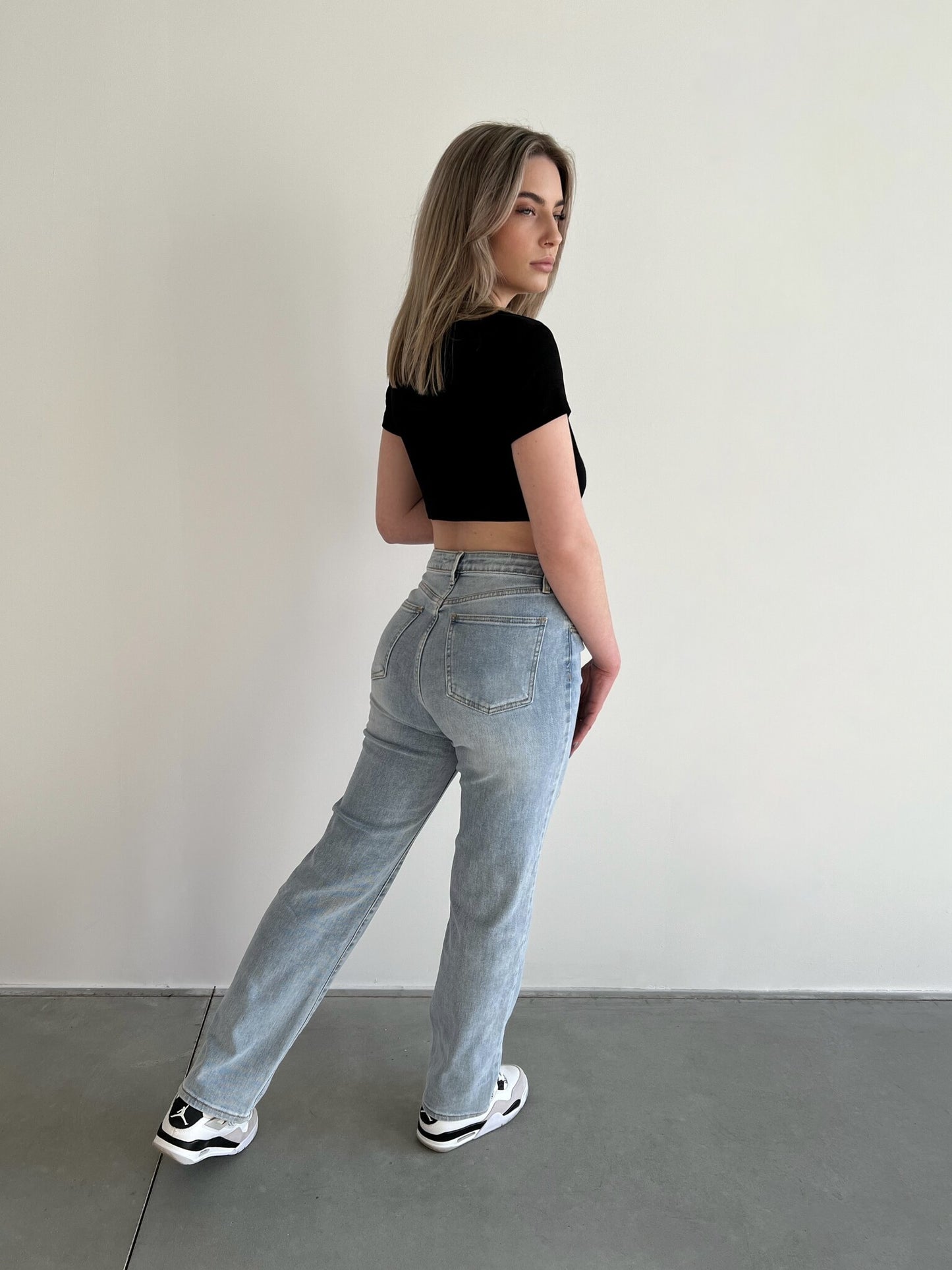 STRAIGHT LEG JEANS