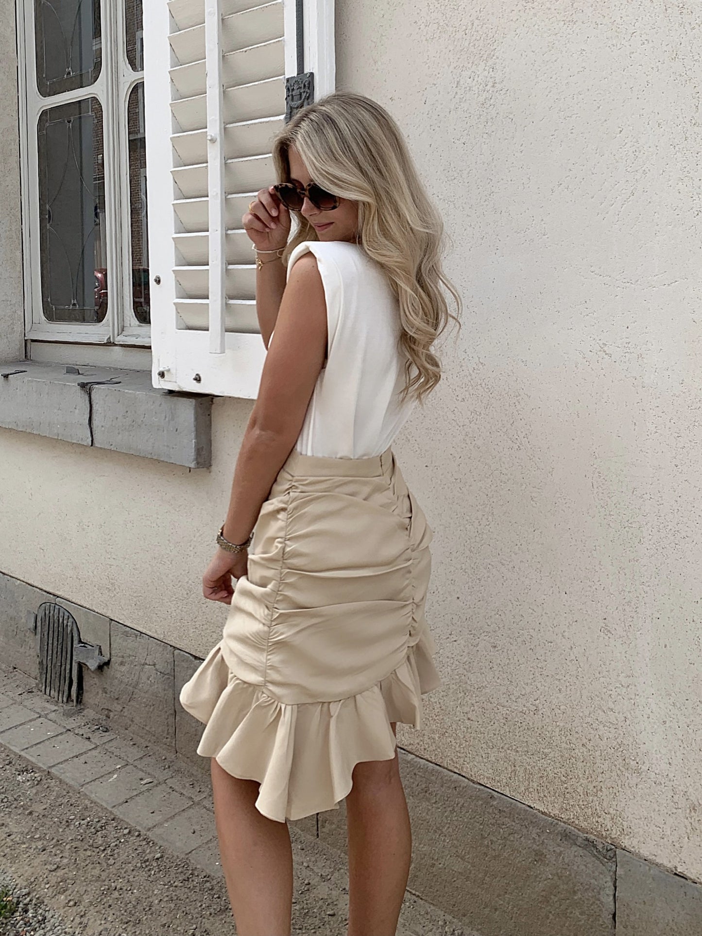 RUFFLE SKIRT BEIGE