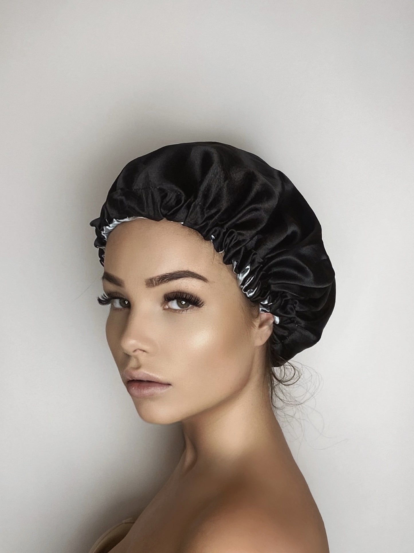 SILKY BONNET BLACK